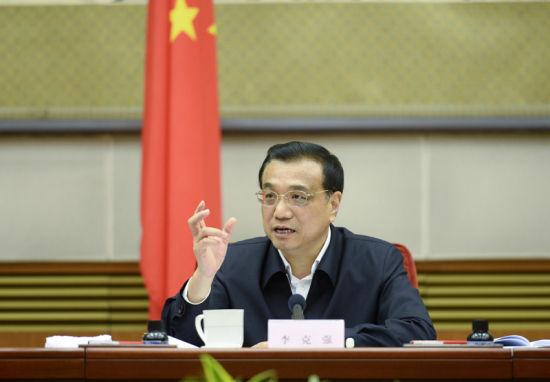 李克强:积极发展清洁能源 推动改善环境质量
